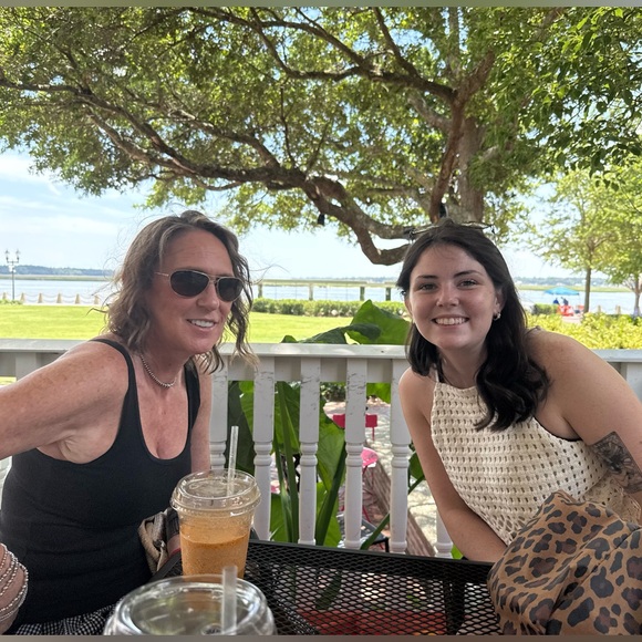 Meet your Posher, Heather - Picture 2 of 4